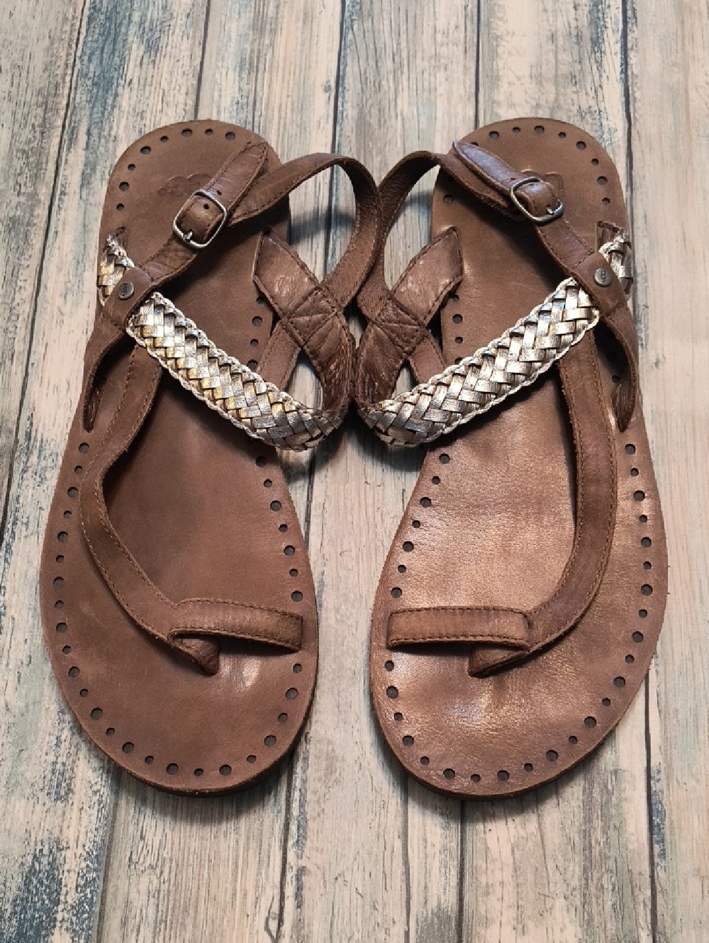 UGGRaee thong sandal Sz 10